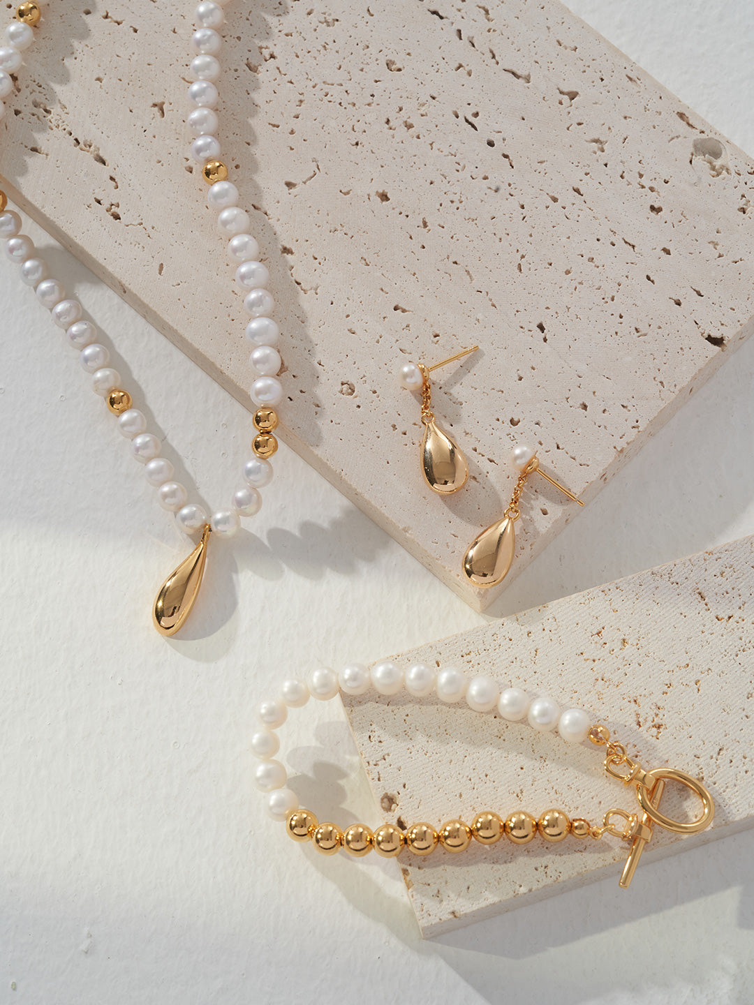 The Moonriver Pearl Bracelet