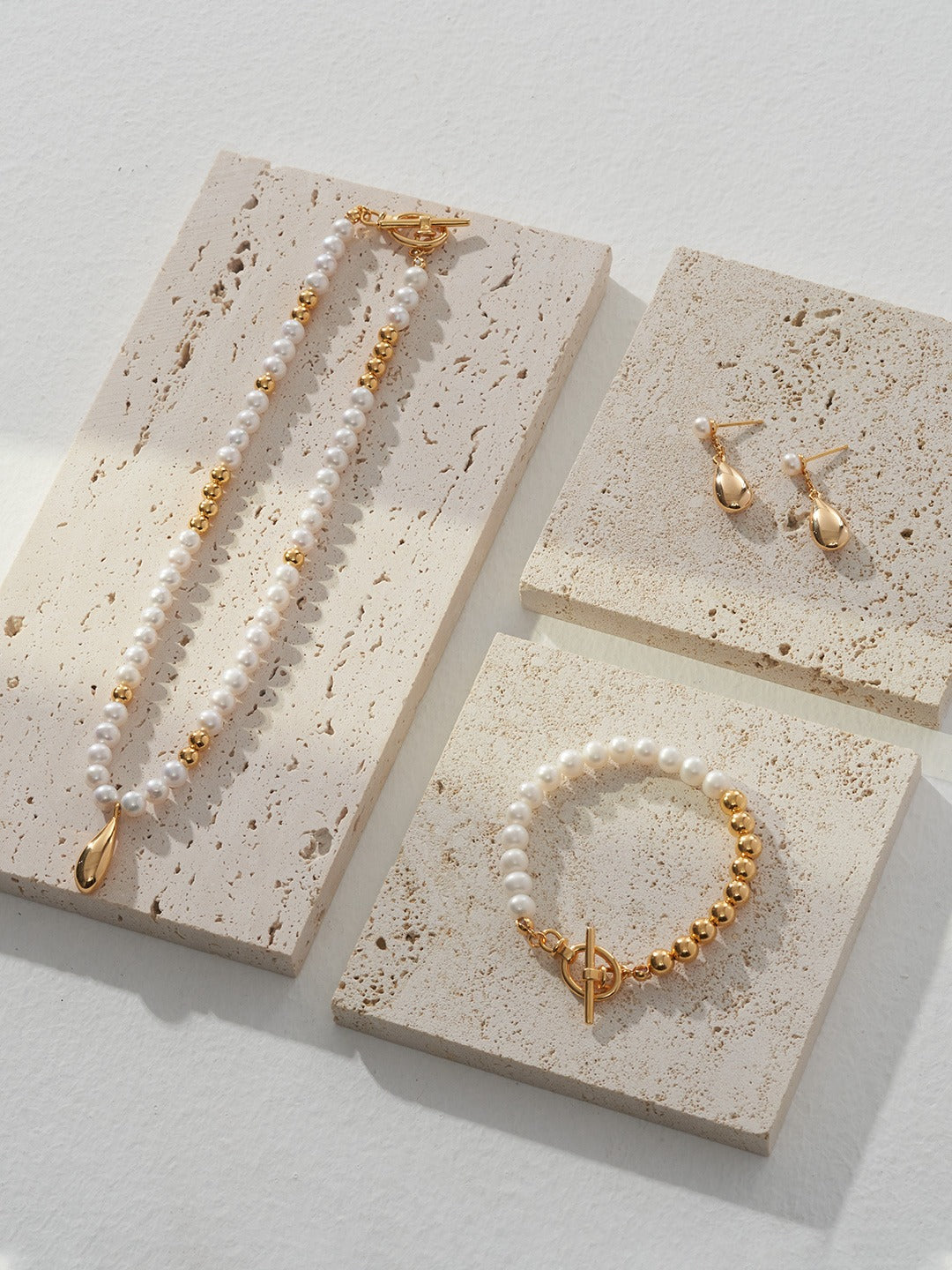 The Moonriver Pearl Bracelet